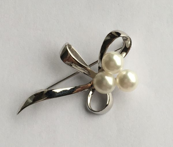 Lido Pearls Brooch - T132BR-2379