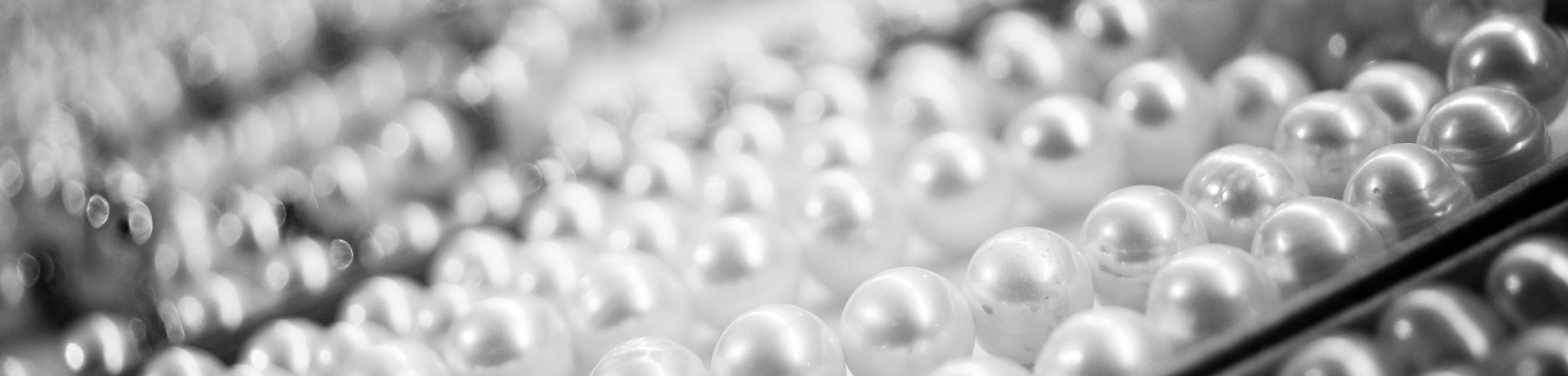accessory-beads-black-and-white-908183 accessory-beads-black-and-white-908183